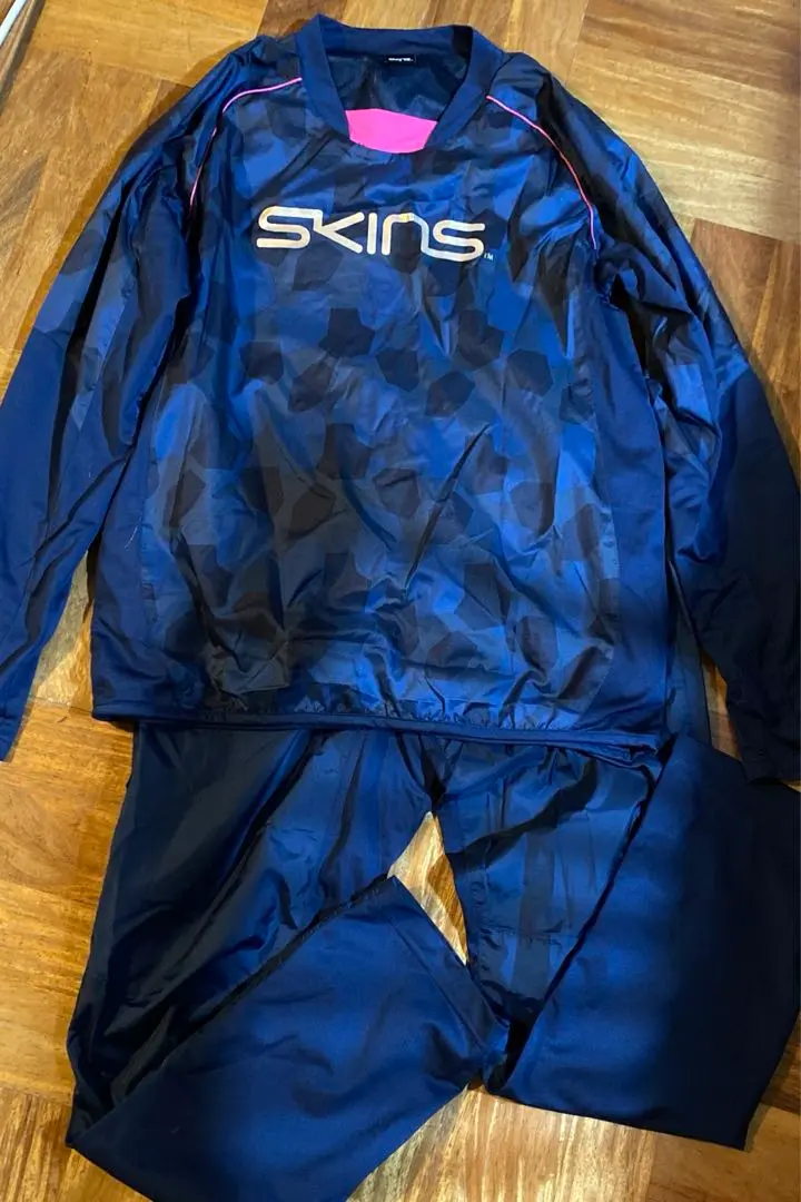スキンズ　 ハイブリッドピステ上下　新品未使用　値下げ中 2025年最新】SKINS ピステ・ウィンドブレーカーの人気アイテム