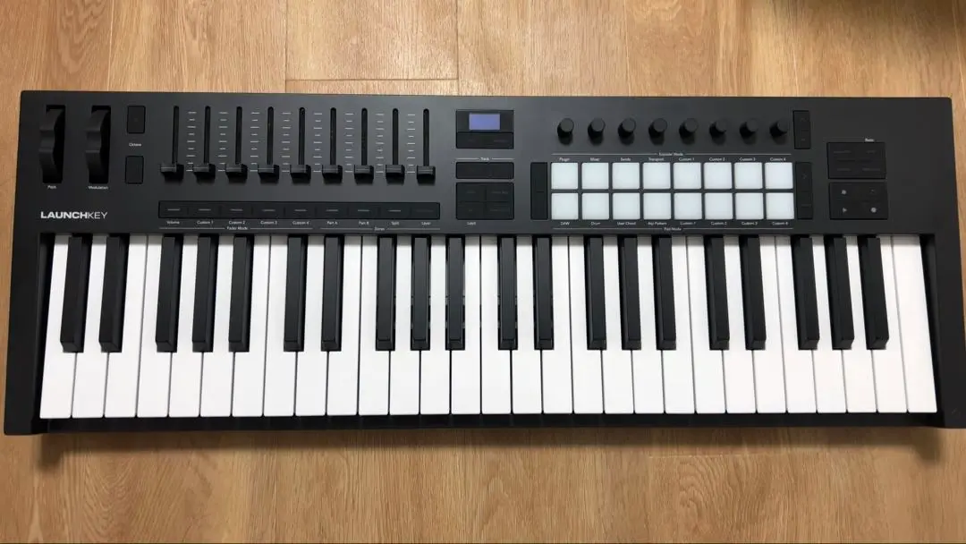 NOVATION Launchkey 49 MK2 キーボード ケース&ペダル付