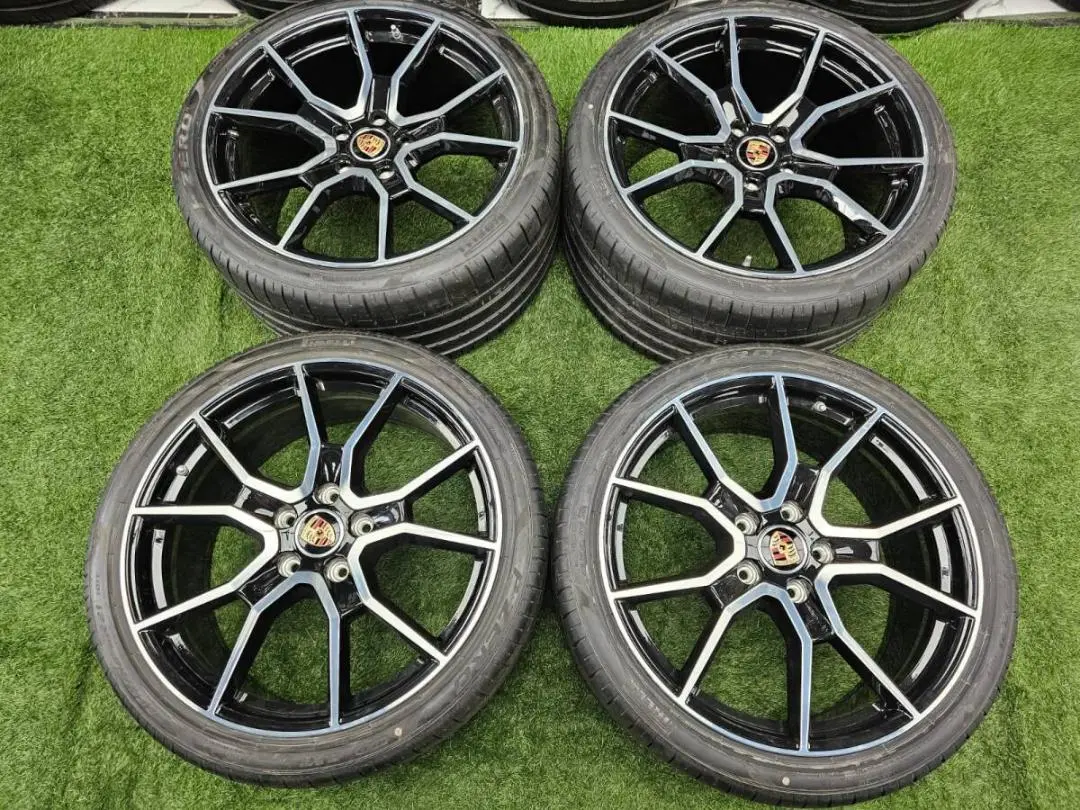 ポルシェ　タイカン　純正ホイール（Taycan TurboAero ホイール） ポルシェタイカン純正ホイール（Taycan TurboAero ホイール）