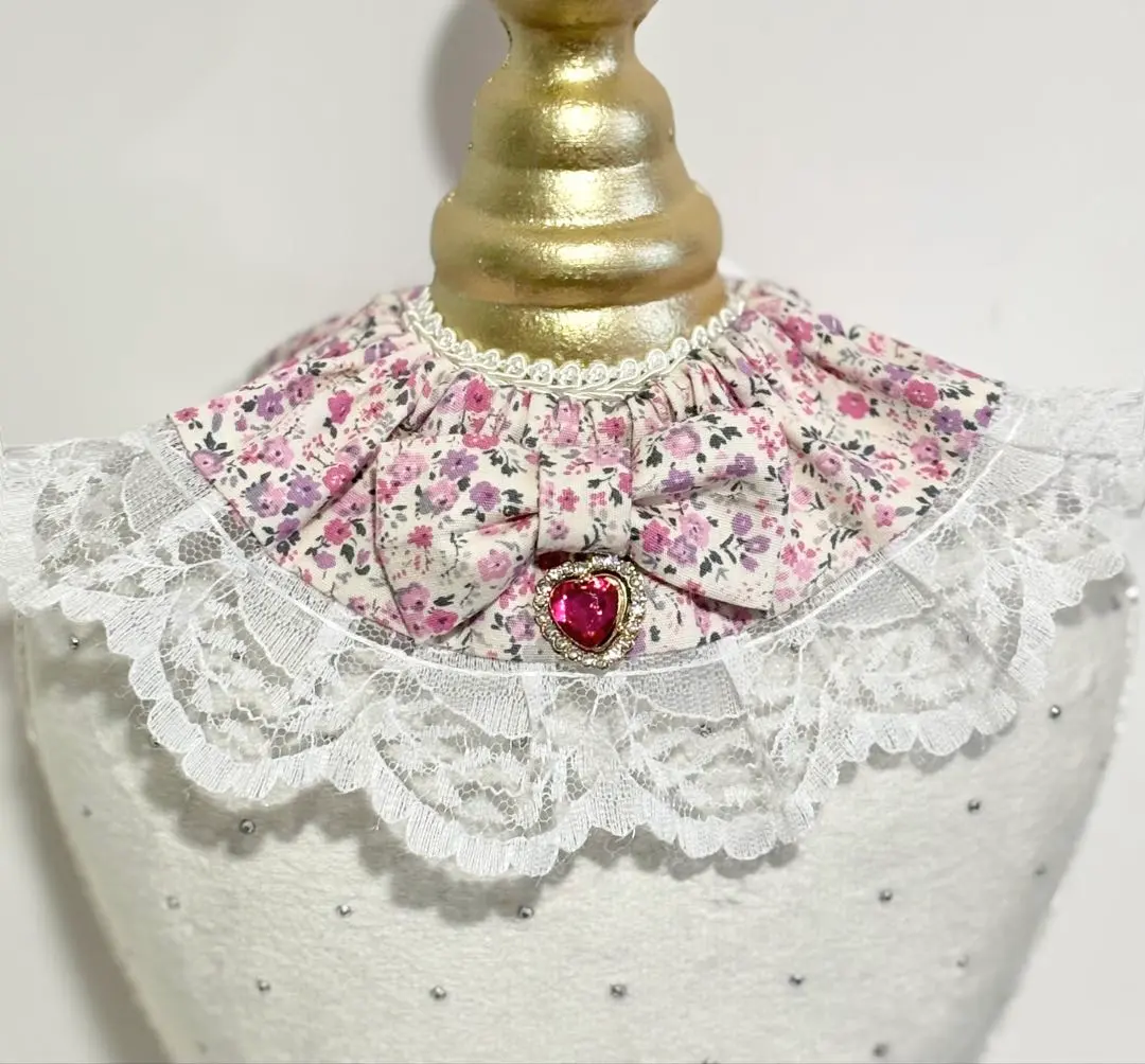 Thumbnail of Cat pet collar, bib, purple floral lace, with heart charm