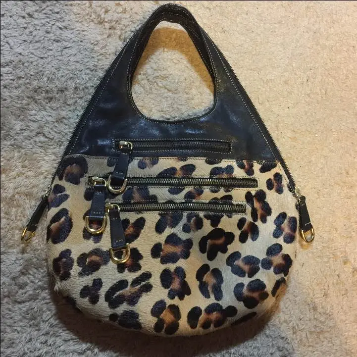 GUIA'sゼブラ柄ハラコハンドバッグ　made in ITALY GUIA'sゼブラ柄ハラコハンドバッグ made in ITALY - メルカリ