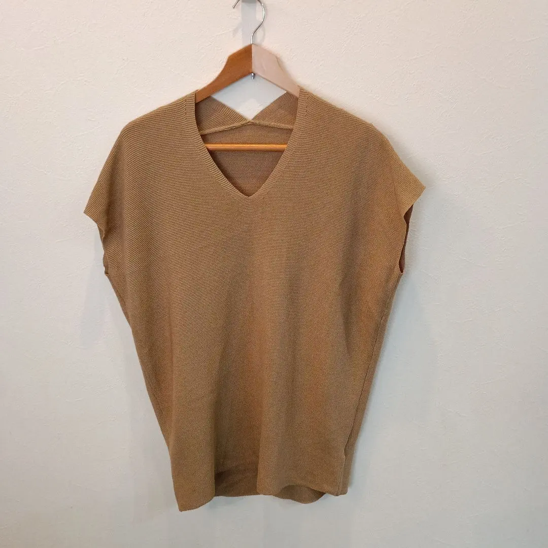 Thumbnail of ★Excellent Condition★ earth music&ecology V-neck Vest Beige