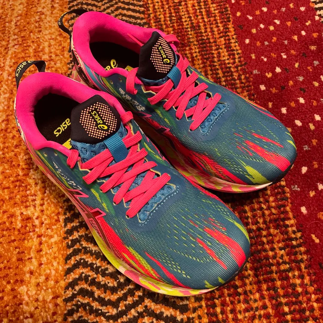 美品 asics ゲルヌーサトライ13 日本未発売カラー 26.5 - メルカリ