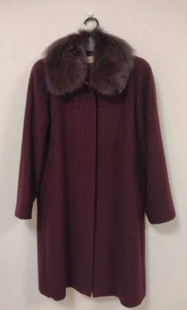 酒紅色毛領長外套 的縮圖