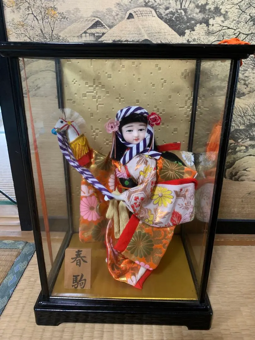 御所人形 春駒 傳統服飾 附展示盒 的縮圖