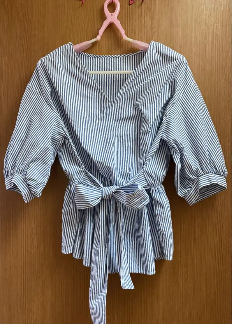 條紋 V 領襯衫 腰部綁帶 的縮圖