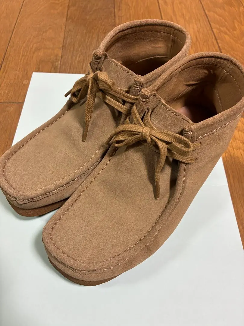 Thumbnail of Clarks Wallabees Beige 26.5cm
