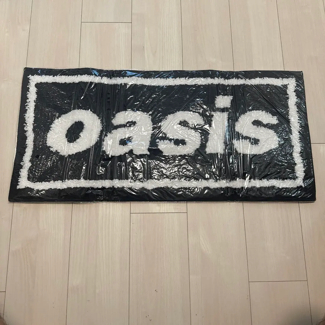【新品未開封】Oasis 30周年ラグマット 新品】オアシス oasis 30周年 特別展 ラグマット - メルカリ