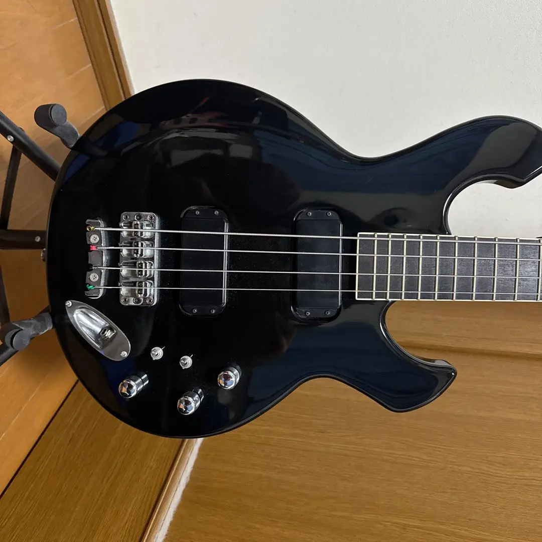 Burny ka-yuモデル　ショッキングピンク Janne Da Arcのベーシストka-yu氏モデルです！⁠ ⁠ Burny KAB