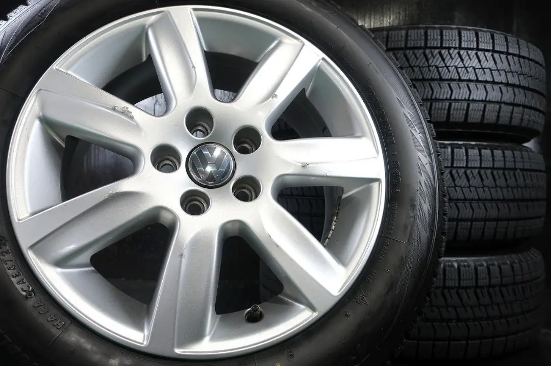 極上イボ付き BS スタッドレス 185/60R15 ワーゲン純正 6R ポロ フォルクスワーゲンポロ純正15インチのスタッドレスセット入庫