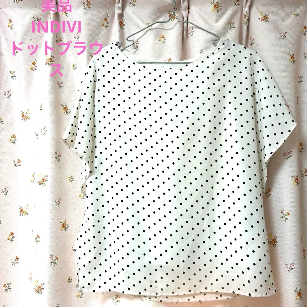 Thumbnail of Excellent condition! INDIVI dot pattern flare sleeve short-sleeved top