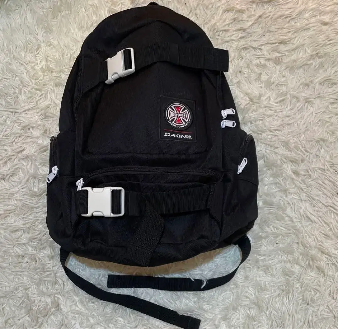 ★美品★DAKINE ×independent スケートボード用リュック 黒 ✨極美品✨DAKINE インディペンデント スケートボードリュック