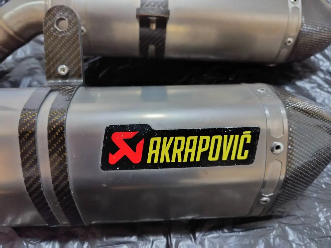Z1000 アクラポビッチ　メガホンペアチタニウムマフラー　AKRAPOVIC 楽天市場】AKRAPOVIC アクラポビッチ スリップオンマフラー