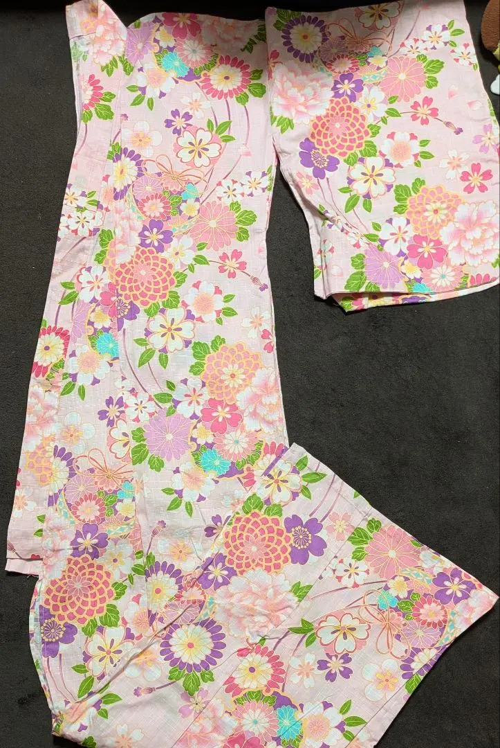 Thumbnail of Pink yukata with floral pattern