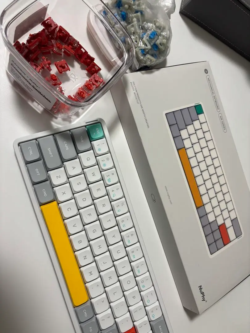 nuphy air60 v2 Cowberry 新品未開封品 Nuphy air60 v2 グレー / Cowberry / ANSI