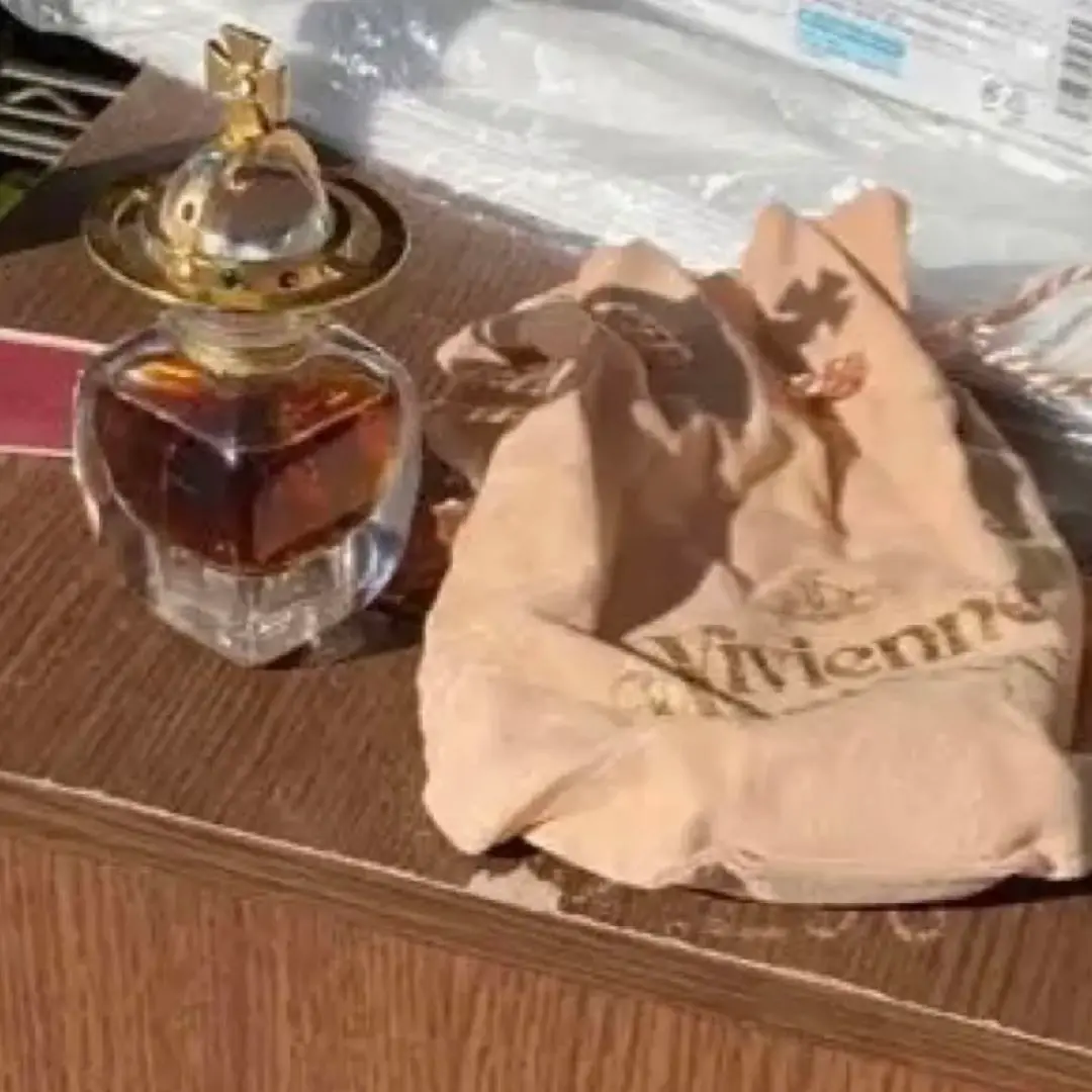 Vivienne Westwood ヴィヴィアンウエストウッド 香水 セット ヴィヴィアン ウエストウッド』の人気香水10種類！”王冠”と”地球
