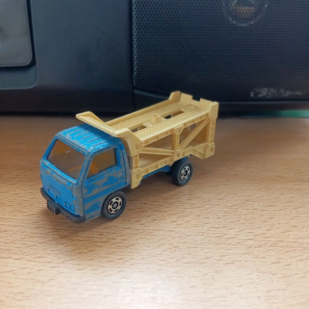 多美卡日本製 五十鈴 ELF 卡車運輸車 的縮圖