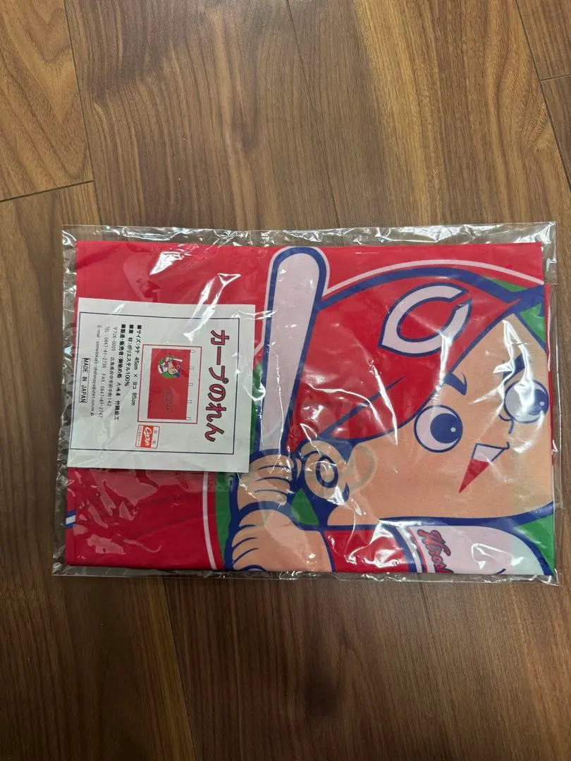 カープカーテン　赤/かくれんぼ　腰窓用　カープ坊や　スラィリー カープカーテン 赤/かくれんぼ 腰窓用 カープ坊や スラィリー