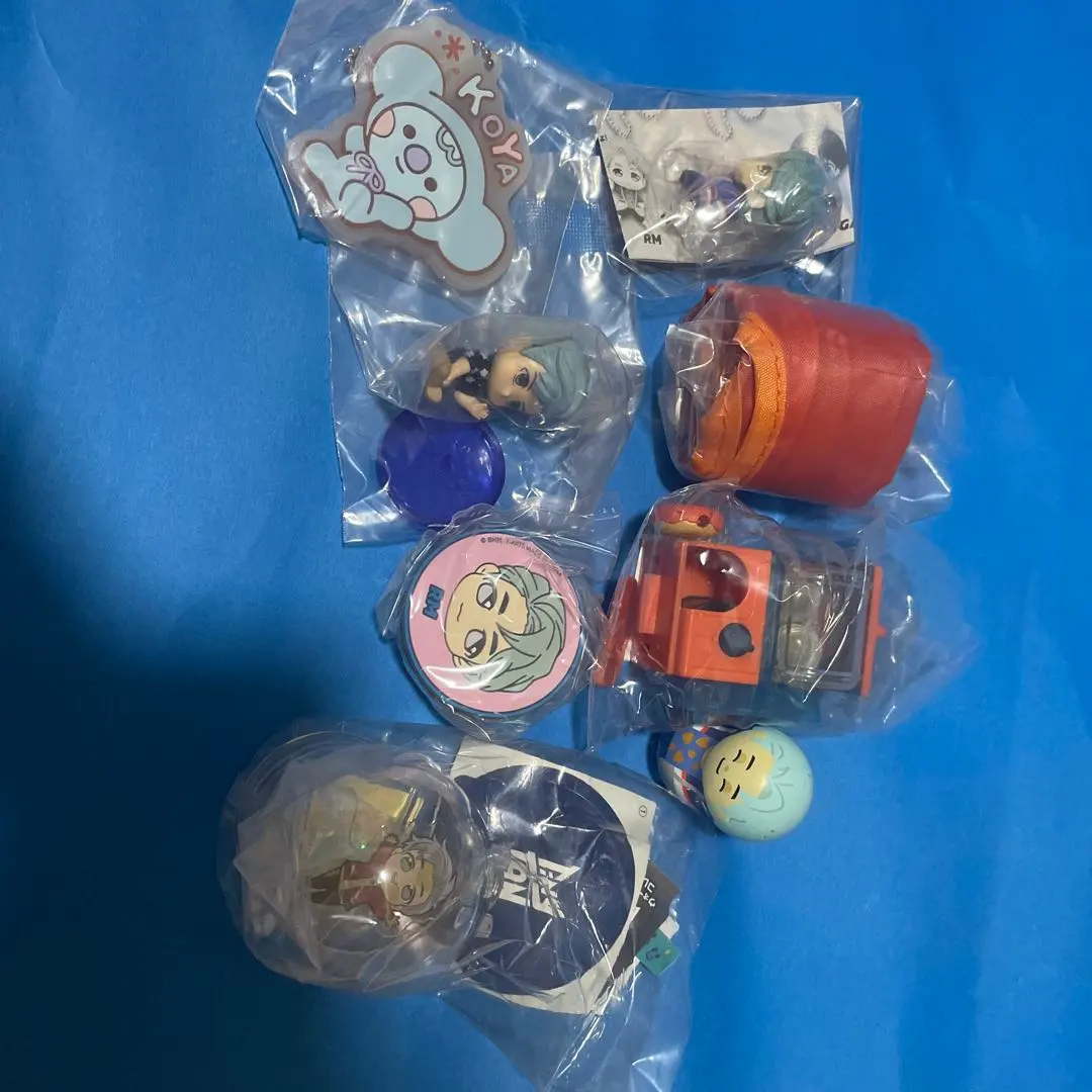 防彈少年團周邊 RM 公仔 & 徽章 套組 的縮圖