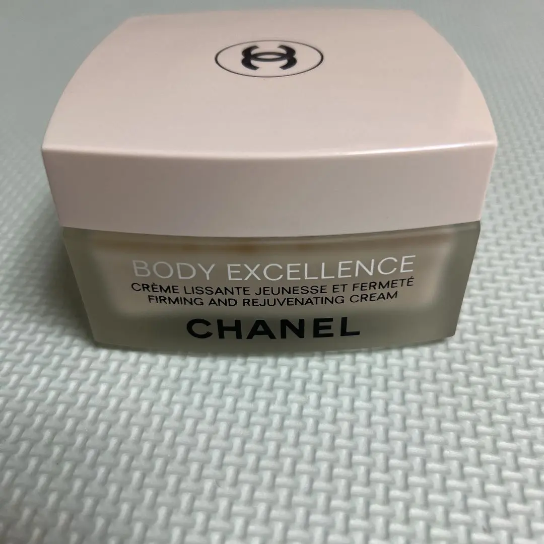 新品未使用 CHANEL ボディエクセレンスファーミングクリーム 150g Amazon.co.jp: 【シャネル】ボディ エクセレンス ファーミング