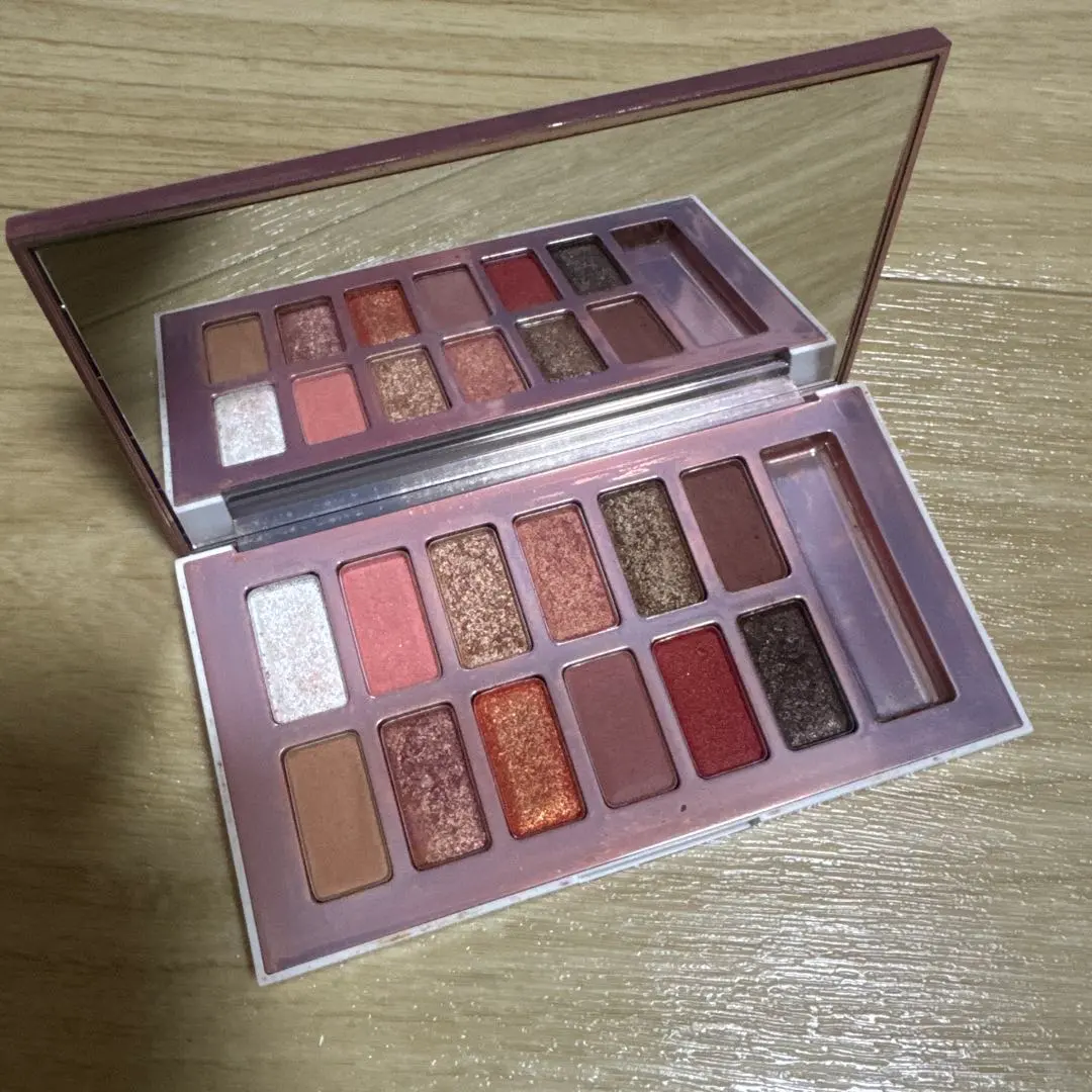 Thumbnail of VAVI MELLO Eyeshadow Palette