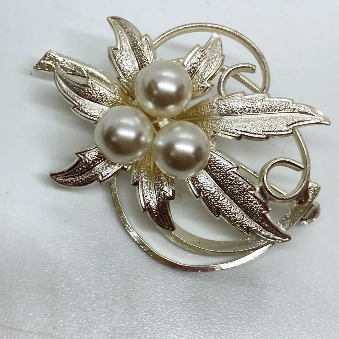 04111 3顆真珠 光澤優美 古董 胸針 帶扣 的縮圖