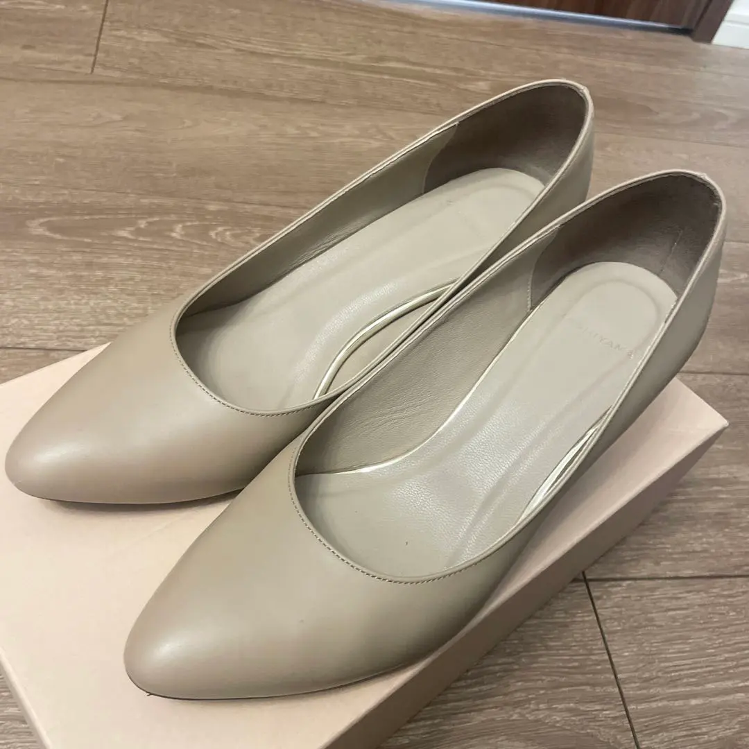 Thumbnail of Beige pointed-toe pumps, approximately 7cm heel