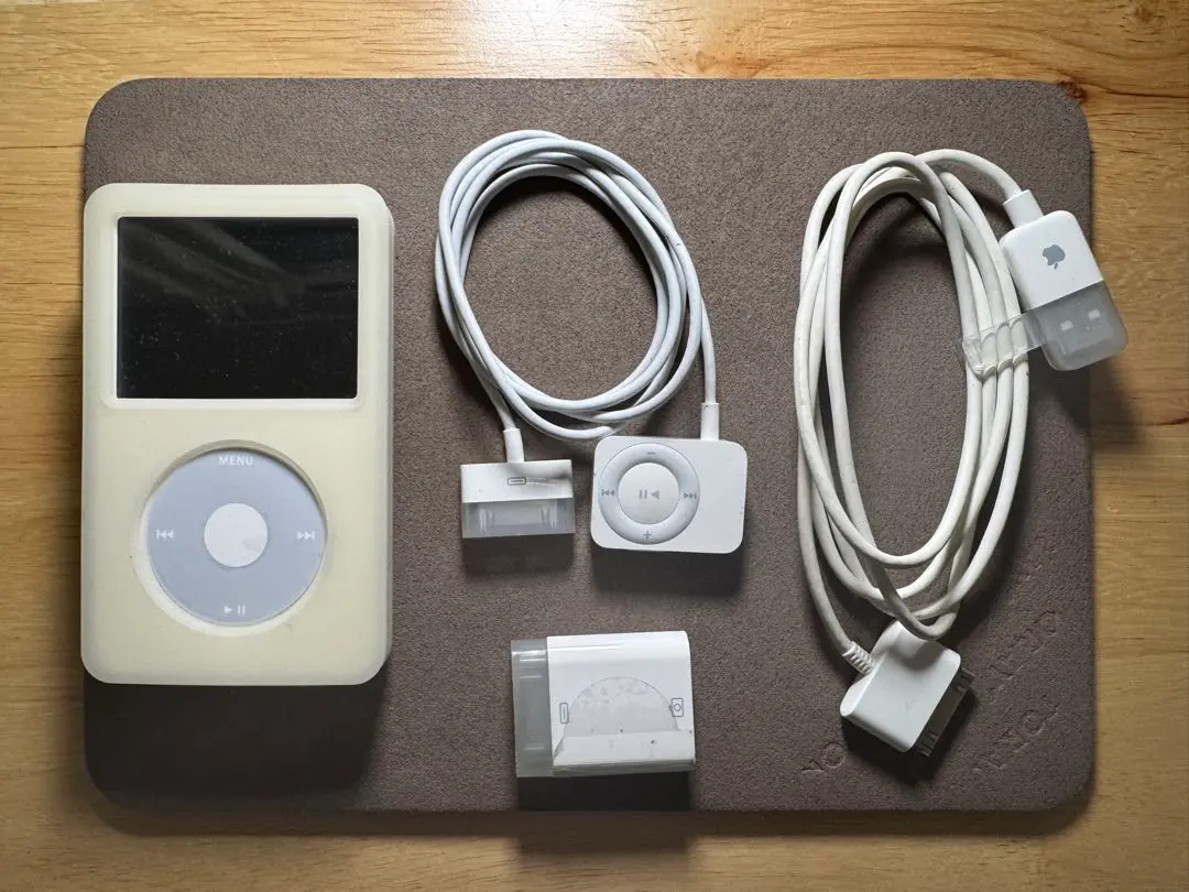 iPod classic 160GB シルバー Radio Remote付 Apple iPod classic® 160GB (Silver) Digital music/photo/video