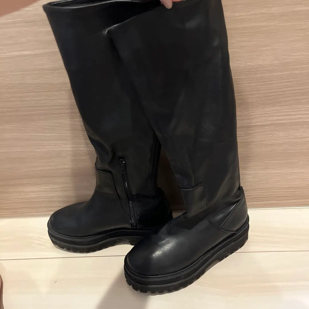 黑色皮革長靴 抓地力鞋底 的縮圖