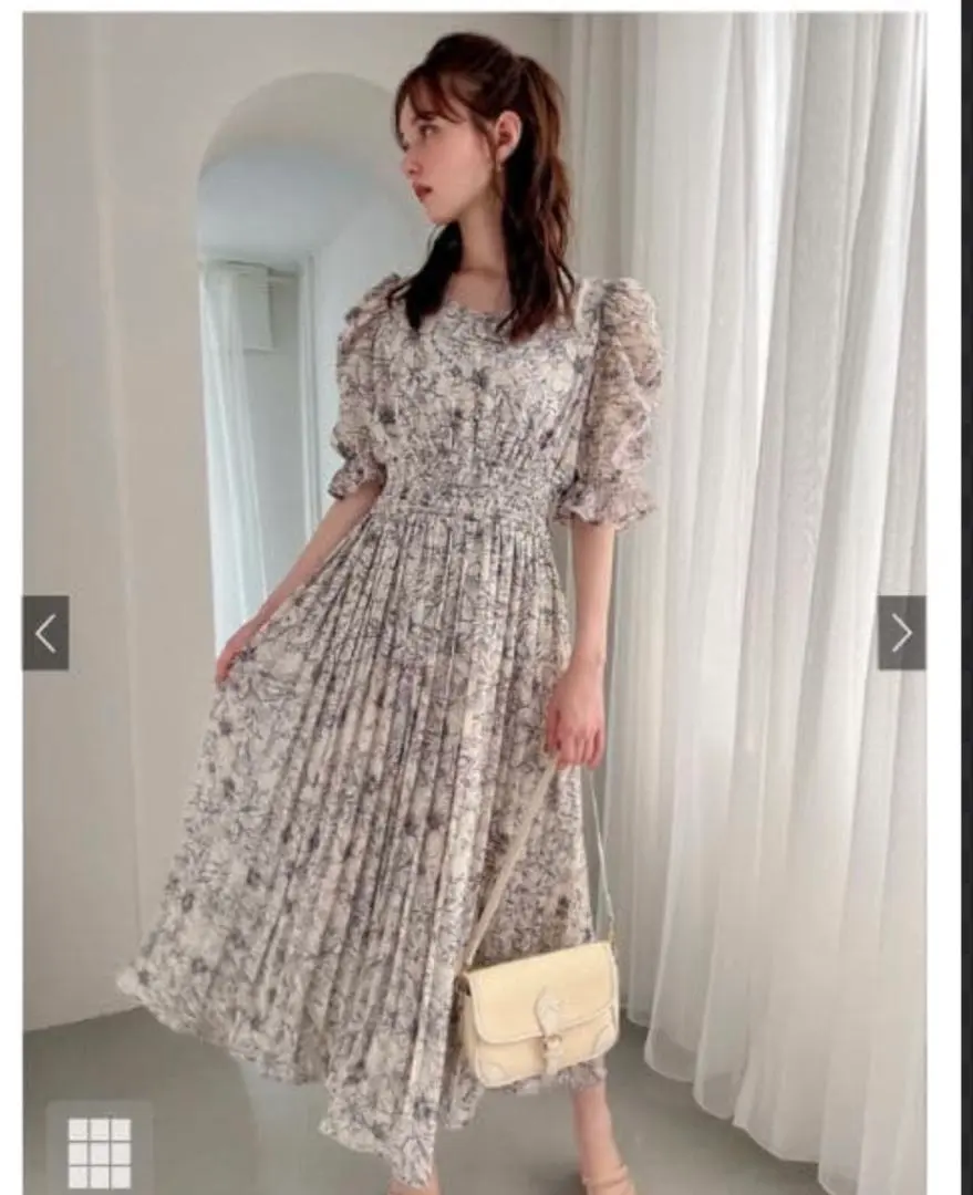 未使用★ GRL 花紋雪紡抓皺百褶洋裝 短袖 的縮圖