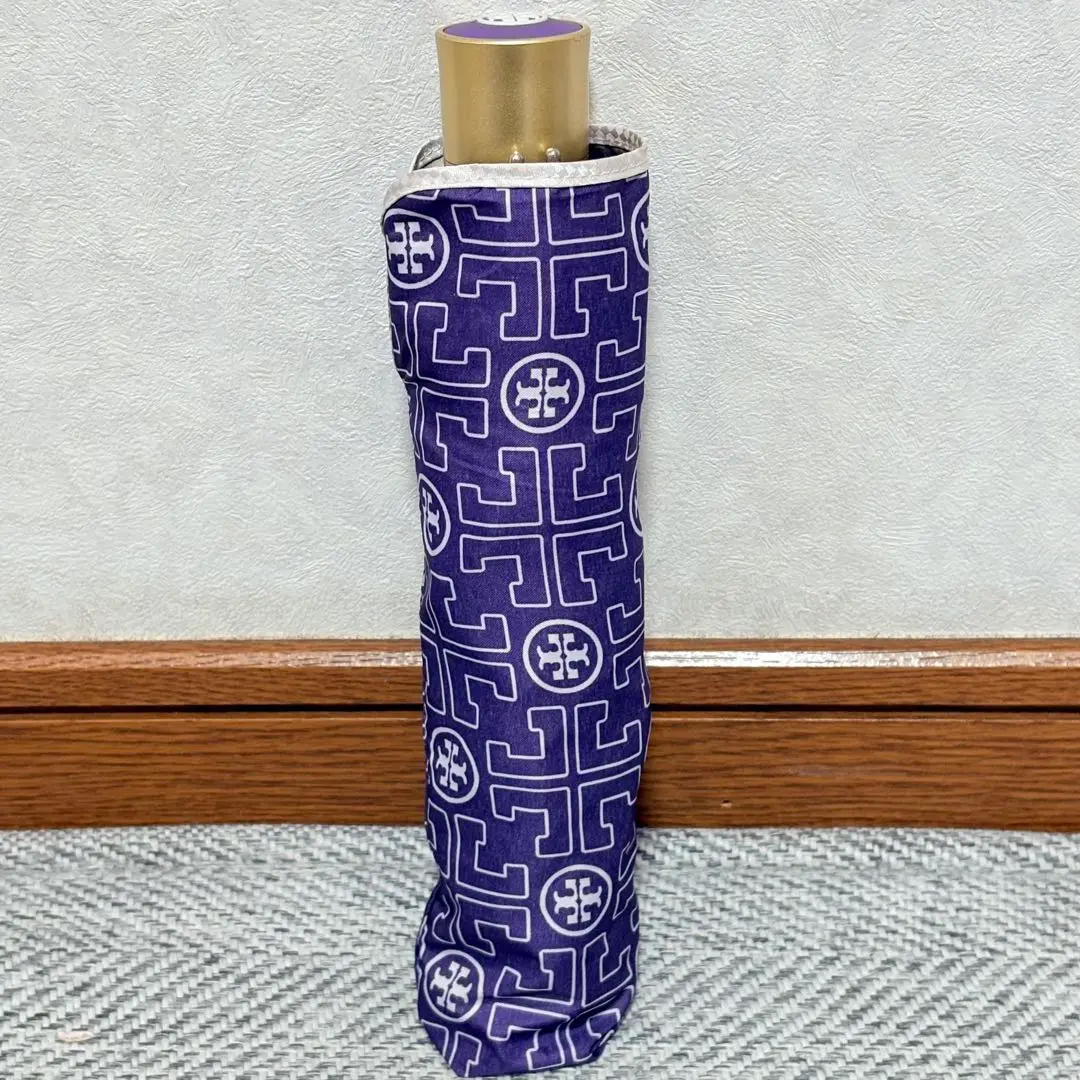 美品未使用　トリーバーチ　総柄晴雨兼用折りたたみ傘 美品未使用 トリーバーチ 総柄晴雨兼用折りたたみ傘