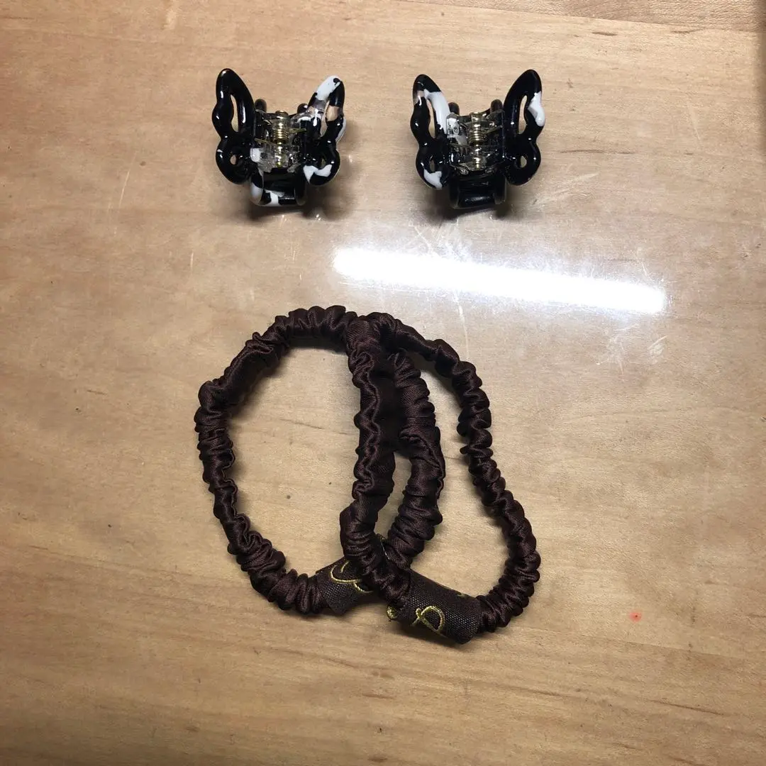 POTETE　バタフライ 緑 & ハートリボン クリップ 黒　ヘアアクセサリー POTETE バタフライ 緑 & ハートリボン クリップ 黒 ヘアアクセサリー
