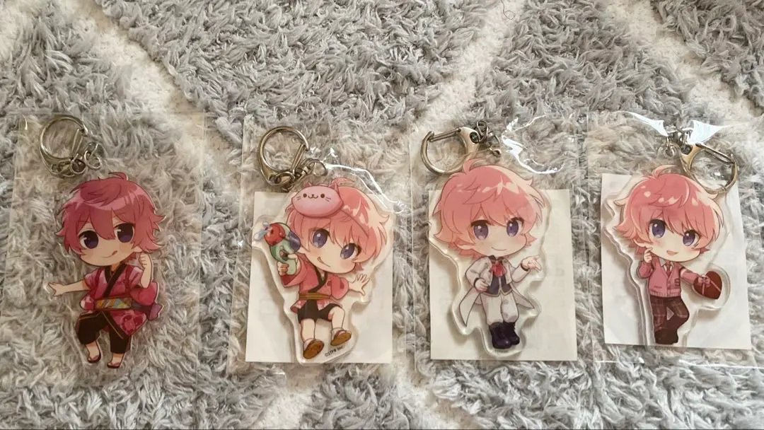 Thumbnail of Satomi acrylic keychains set. Individual sales possible.