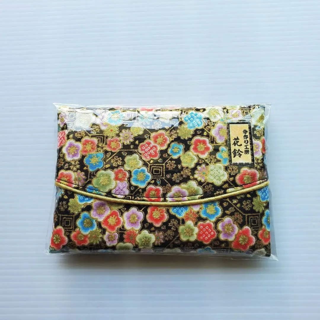 Thumbnail of Karin Floral Pocket Tissue