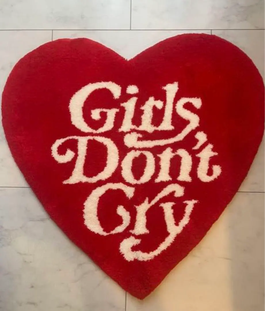 ガールズドントクライ　ハートラグ Girls Don't Cry Heart Shape Pillow Red ガールズドントクライ