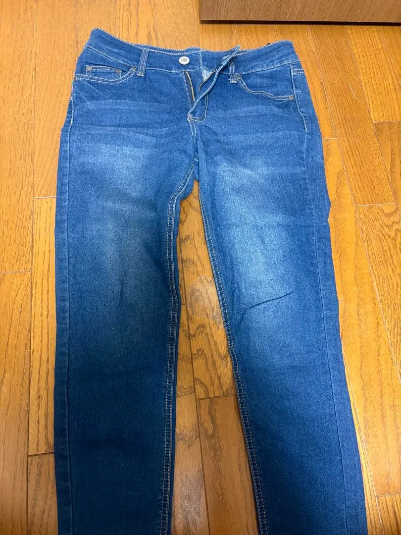 Thumbnail of Skinny jeans