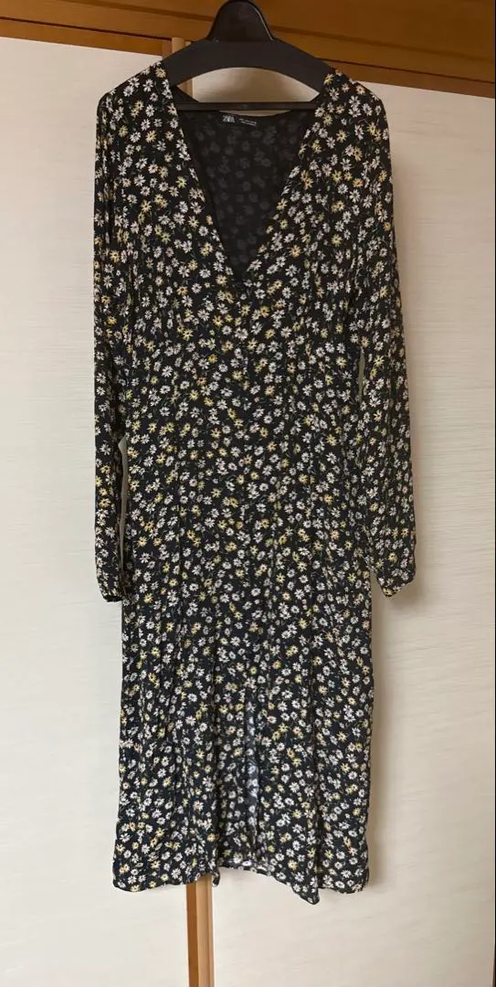 ZARA碎花長袖連衣裙 外套 黑 的縮圖
