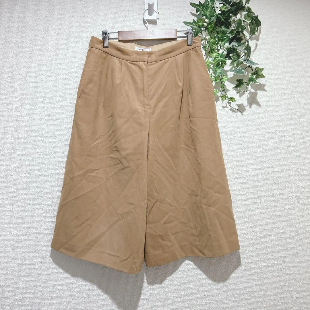 Thumbnail of NATURAL BEAUTY BASIC Beige Suede-like Wide Leg Pants M