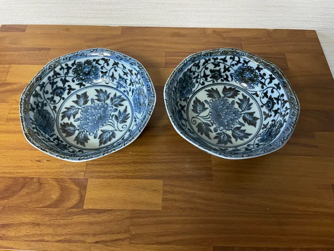 Thumbnail of Set of 2 octagonal plates with blue and white grape design