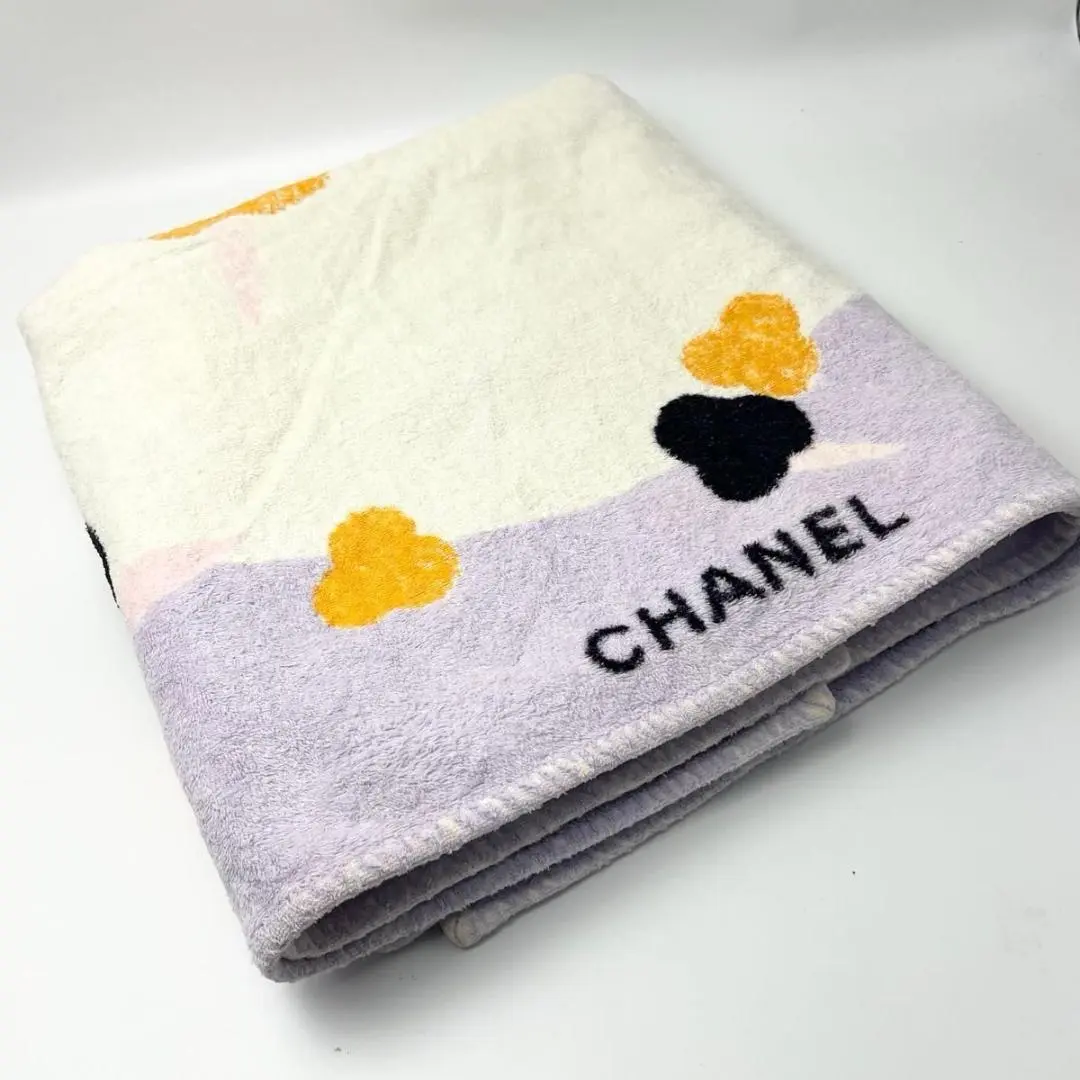 【タオルケットにも♪】CHANEL 2025ココビーチ限定 バスタオル バスタオル - コットン、ブラック & ホワイト — ファッション