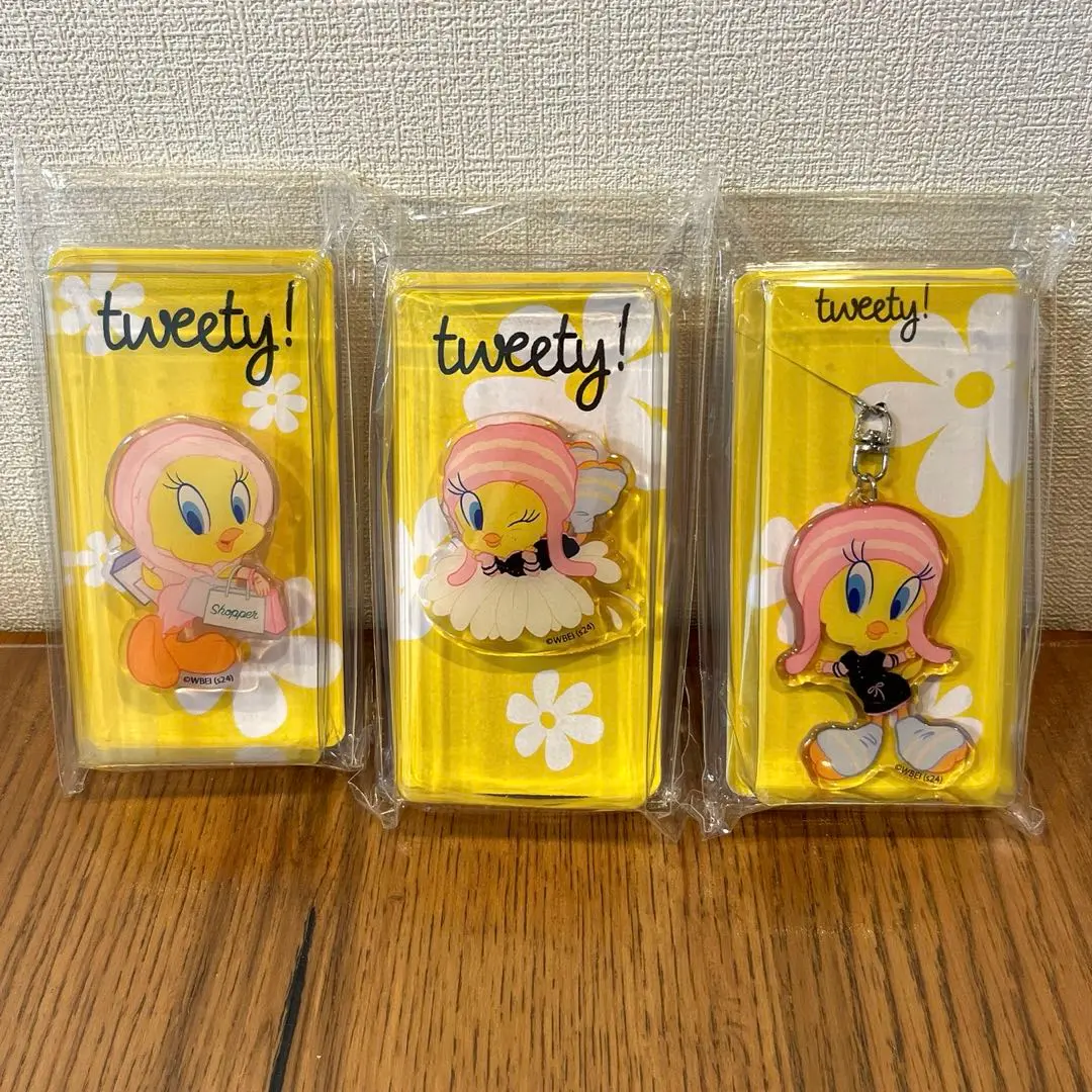 2024 IU H.E.R tweety アクリルトック 4つセット入手困難の品 Amazon.co.jp: 2024 IU HER アクリルトック ver1 ver2