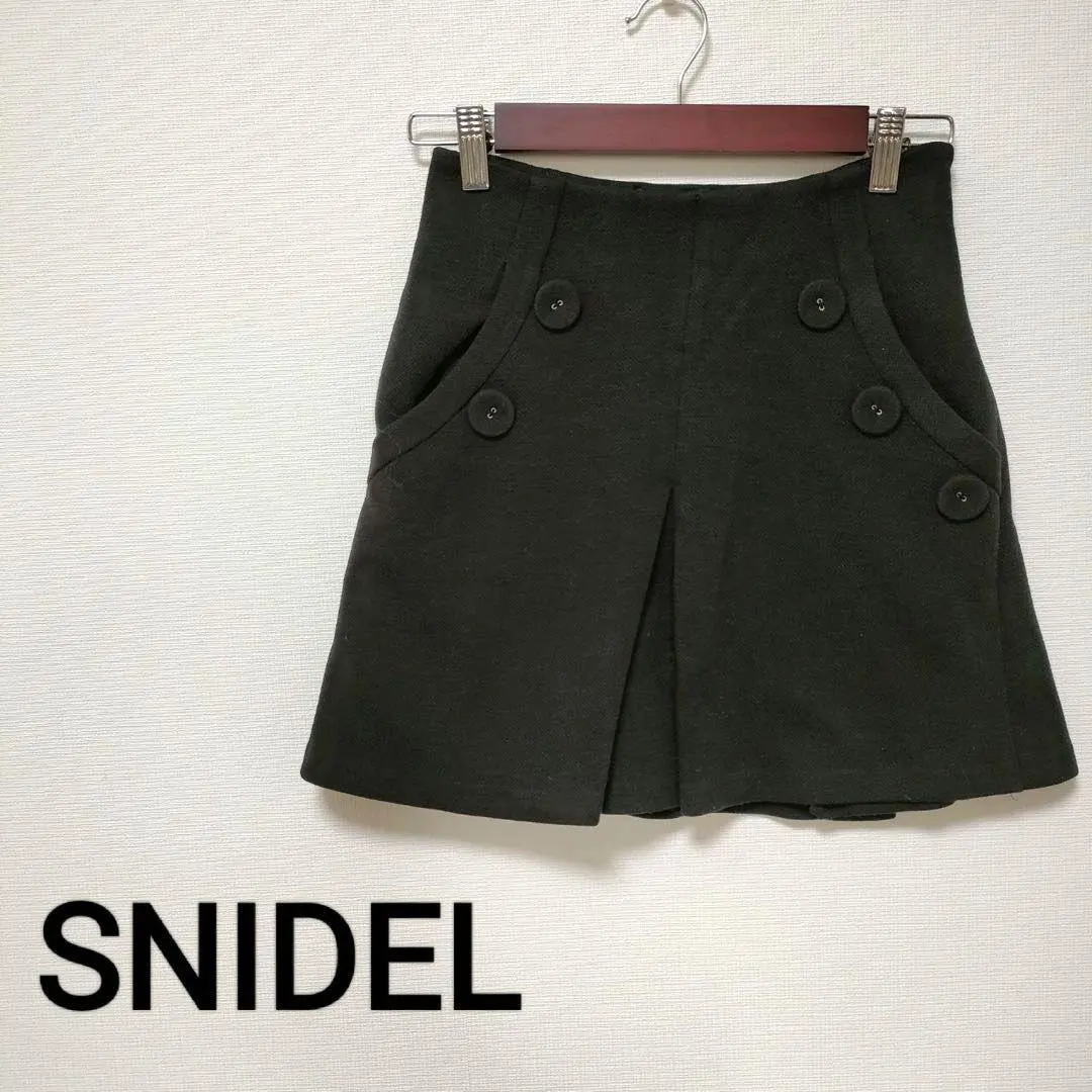 【SNIDEL スナイ德】緊身迷你裙 大鈕扣裝飾 1641 的縮圖