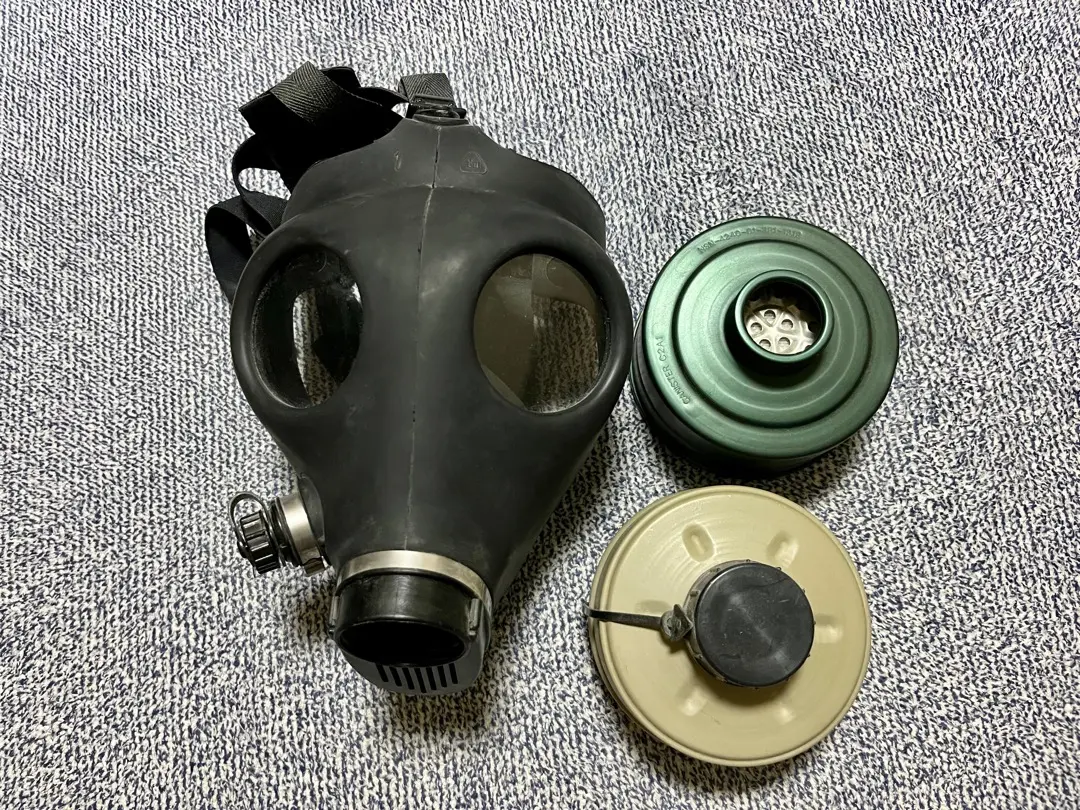 イスラエル 民間用ガスマスク(キャニスター期限切れ) Amazon.co.jp: ガスマスク イスラエル軍仕様 NBC(核/生物/化学