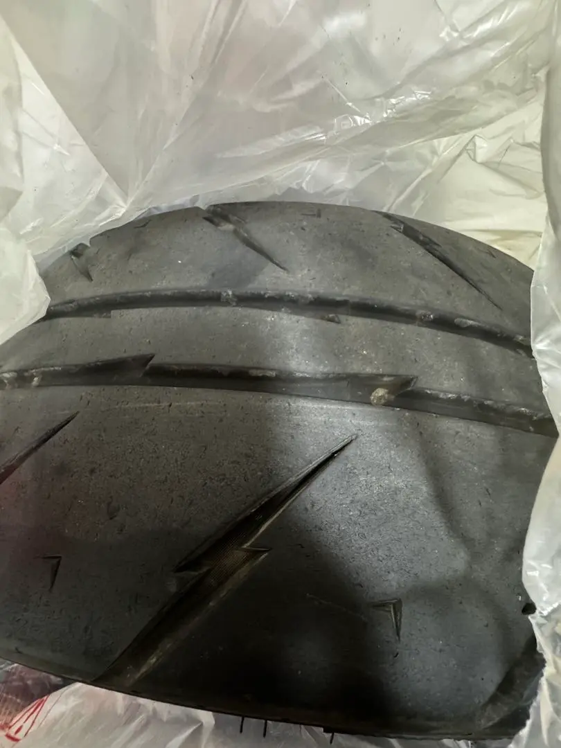 24年40週】シバタイヤR23 200R 265/35/18