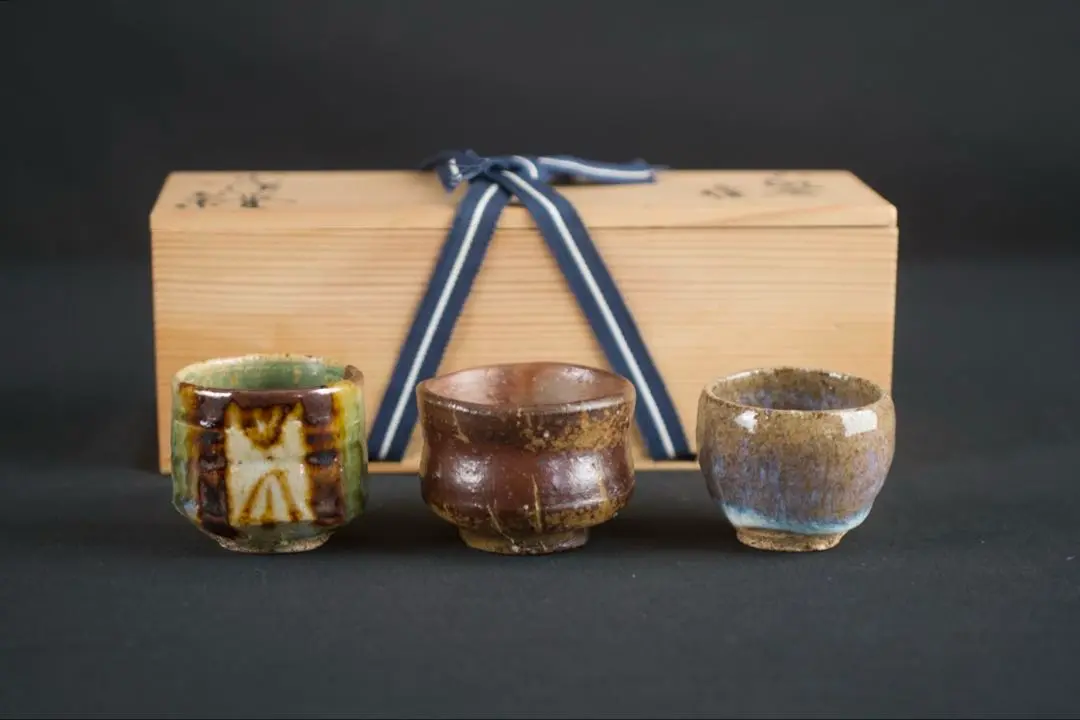 B248s ぐい呑　坪島土平作　共箱　広永窯　川喜田半泥子　盃　茶道具 赤絵鹿文 二重蓋物 坪島土平 坪島圡平 廣永窯 川喜田半泥子に