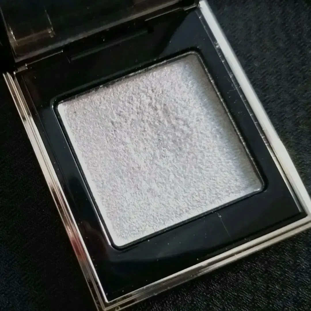 限定色 SUQQU 晶采立體眼彩盤 111 冰點華 HYOUTENKA 的縮圖