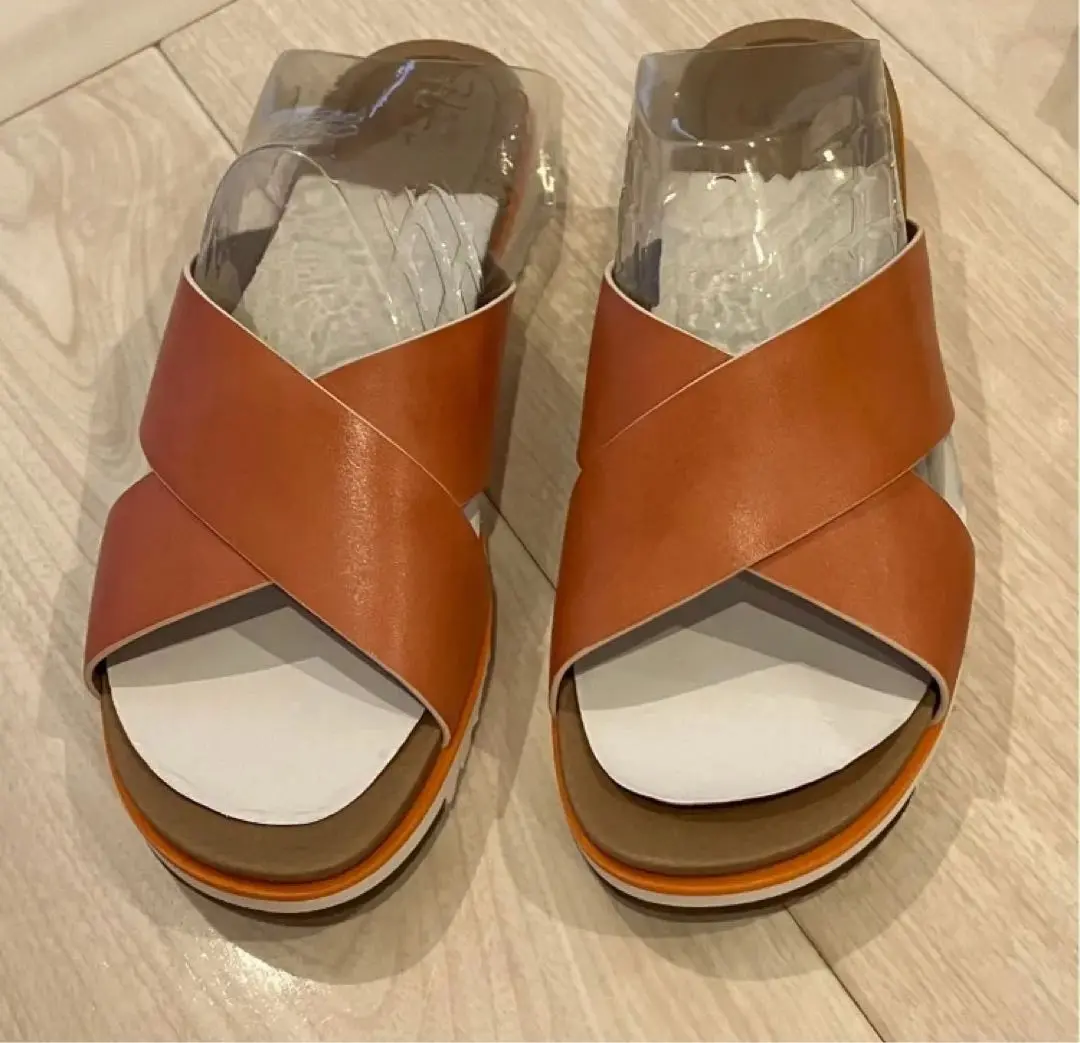 UGG アグ クロスフラットサンダル kari ケリ UGG Australia アグ ケリ メタリック サンダル 1092669 KARI