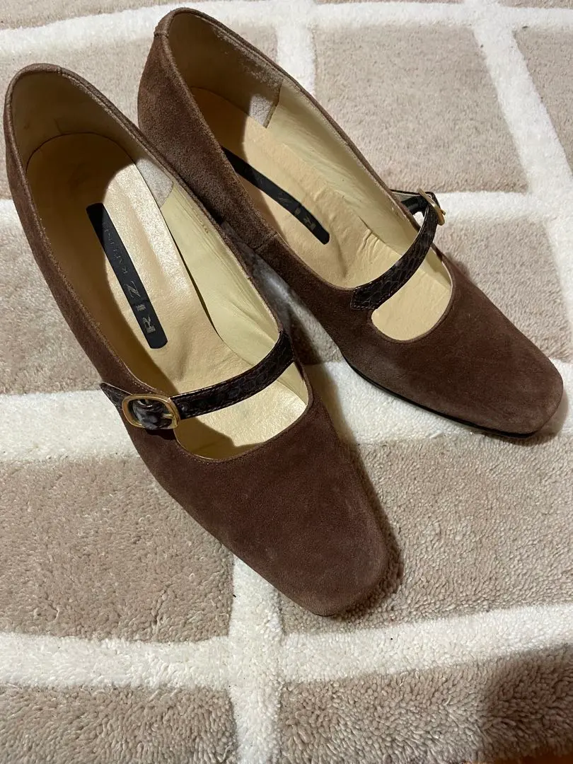 Thumbnail of RIZ Suede Pumps 23.5cm