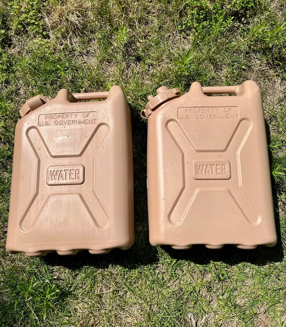レア米軍放出品　未使用ウォータータンク ポリタンク ジェリカン 20L キャンプ Amazon.co.jp: 米軍放出品品 ウォータータンク ポリタンク