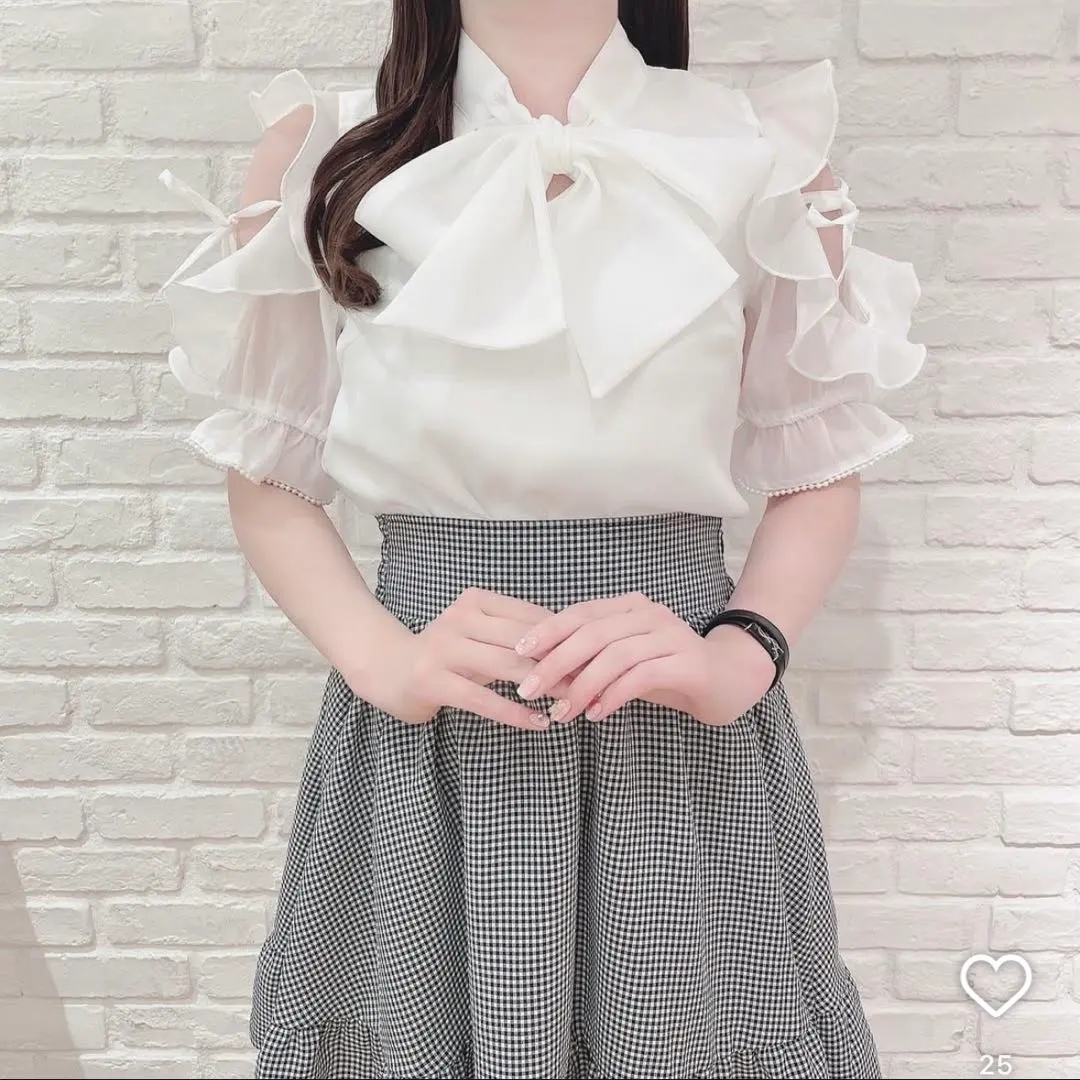 evelyn 短袖珍珠緞帶荷葉邊襯衫 的縮圖